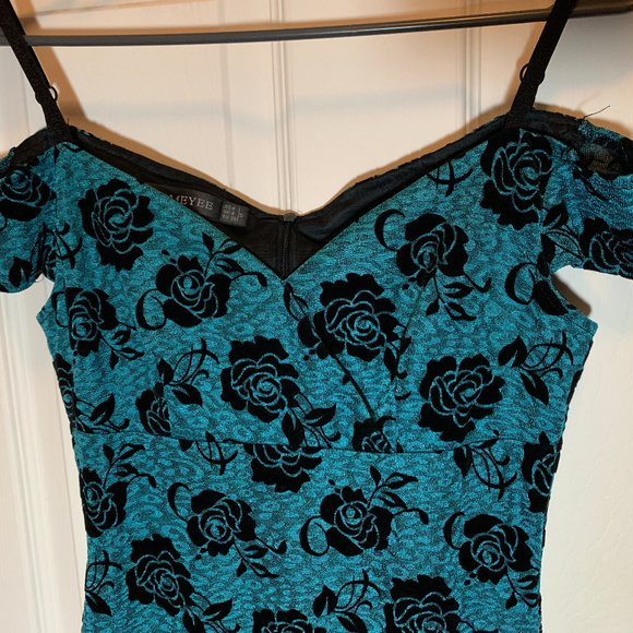 Retro Wiggle Dress - Picture 3 of 5